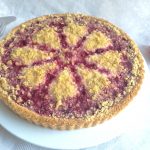 Quark- Pudding- Tarte mit Kirschen und Streusel