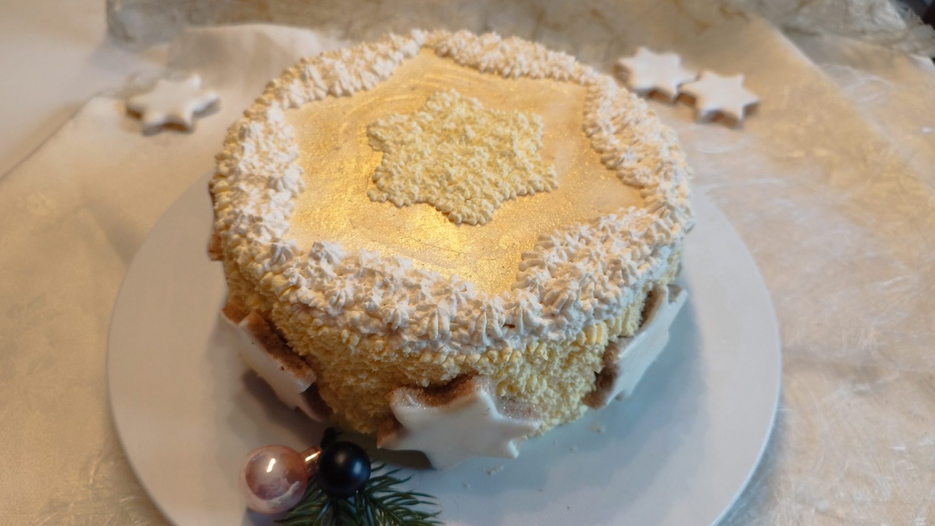 Zimtstern- Torte mit Zimtcreme und Lemon Curd