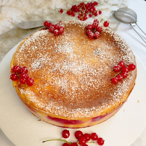 Eierschecke mit Johannisbeeren