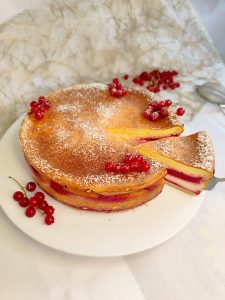 Eierschecke mit zwei Schichten Johannisbeerpudding - mit Mürbeteigboden oder lockerer Scheckenmasse