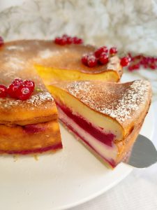 Eierschecke mit Johannisbeeren
