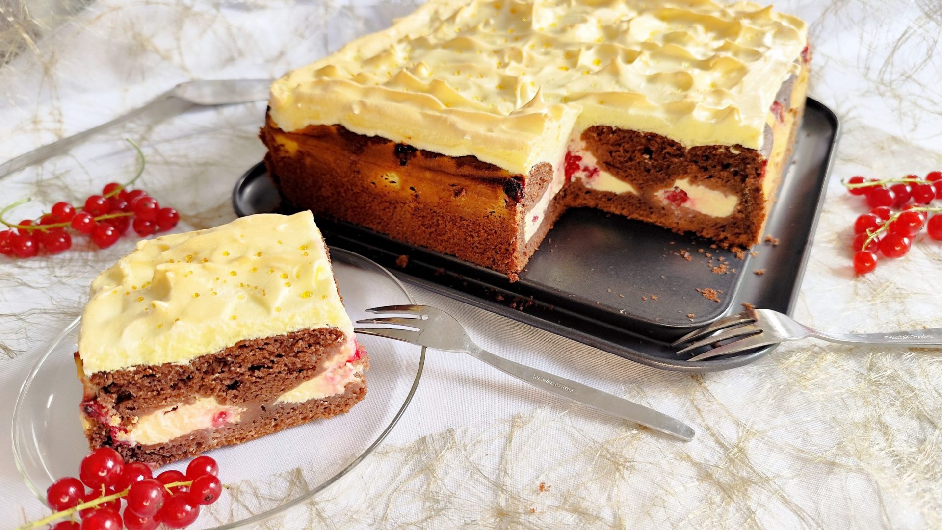 Käsekuchen mit Schokorührteig und Baiserhaube