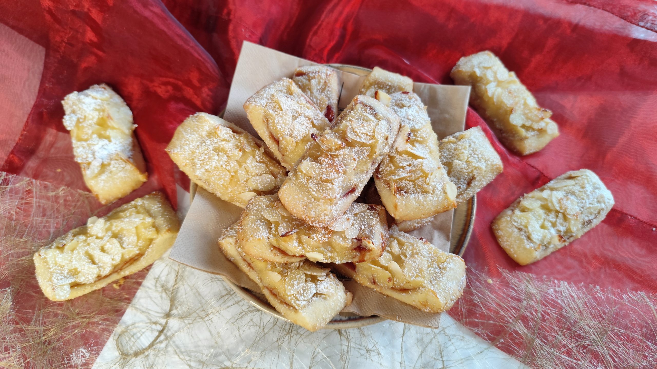 Marzipan- Plätzchen mit Konfitüre