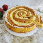Rezept für einen cremigen Käsekuchen mit Pfirsich und Pudding