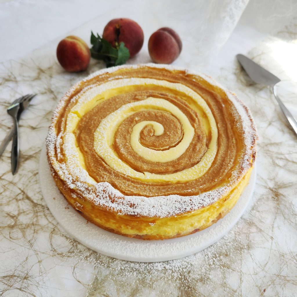 Käsekuchen Rezept mit Quark und einem fruchtigen Pfirsichpudding