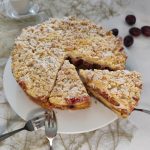 Pflaumenkuchen mit Rührteig und Streusel gebacken in einer Springform - einfach und schnell gebacken