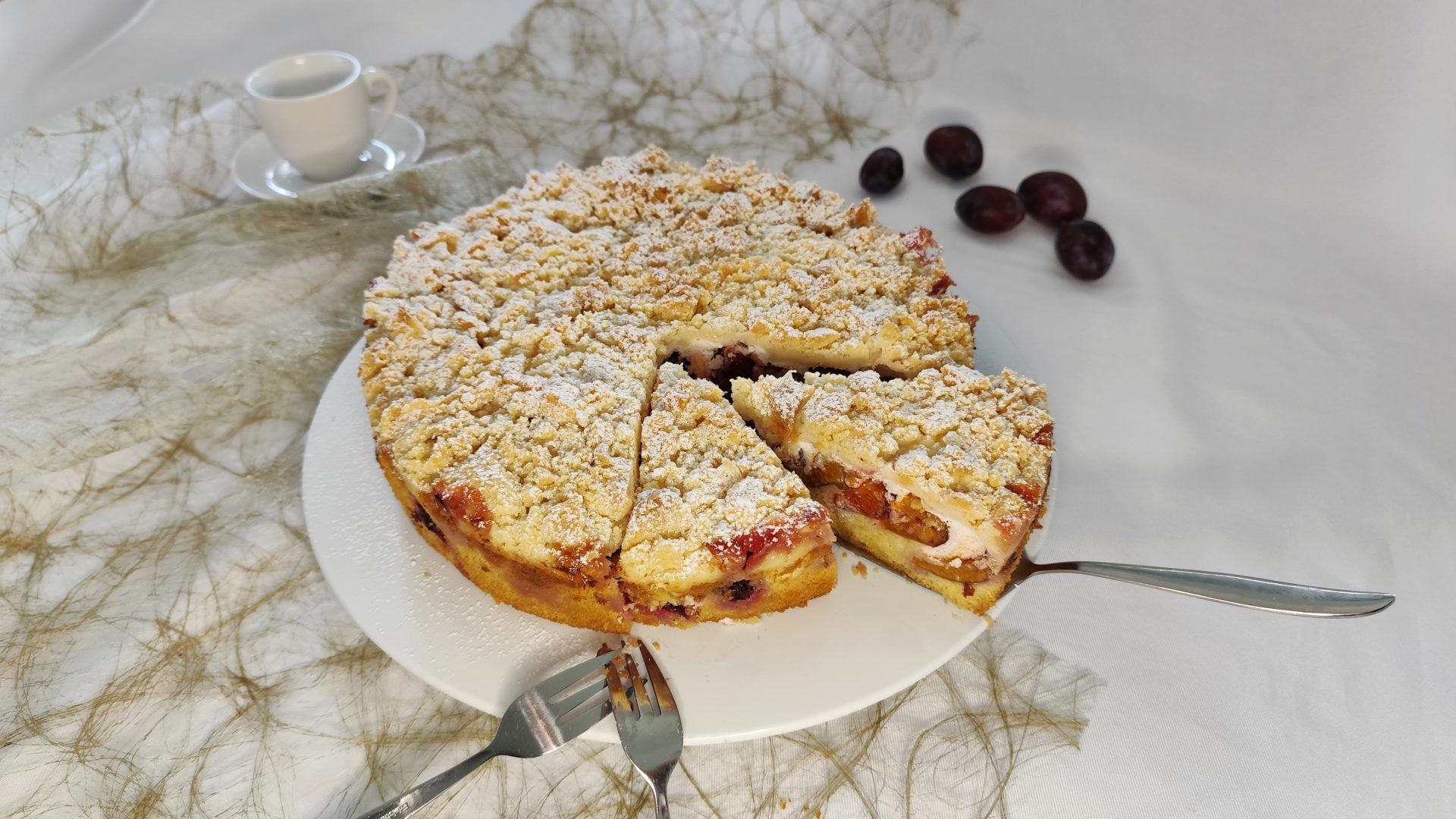 einfaches Rezept für saftigen Pflaumenkuchen mit Rührteig aus der Springform